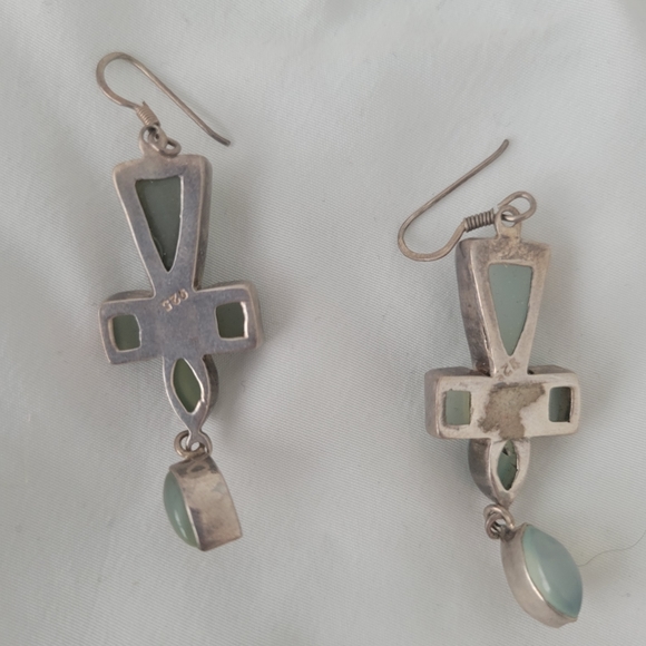 One pair of earrings - Picture 3 of 3